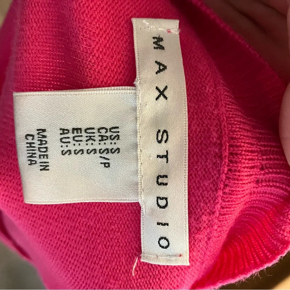 Max Studio hot pink crew‎ neck sweater - Picture 3 of 3